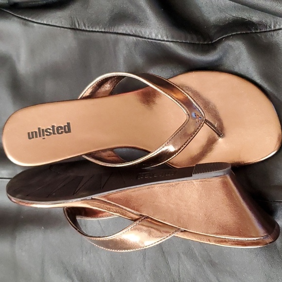 Unlisted Shoes - Kenneth Cole Unlisted copper thong wedge slides Size 7.5